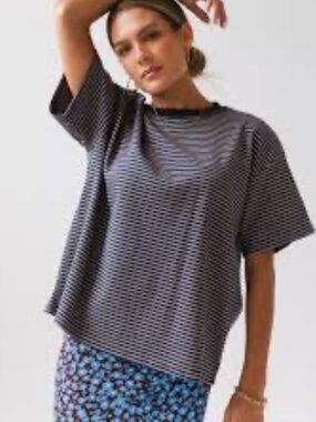 Striped Knit Top in Gray and White Things Between Size M